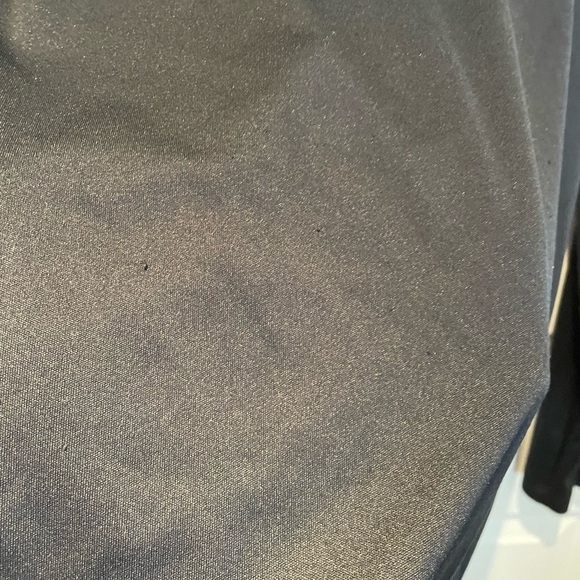 Men’s Under Armour long sleeved shirt - Picture 4 of 6